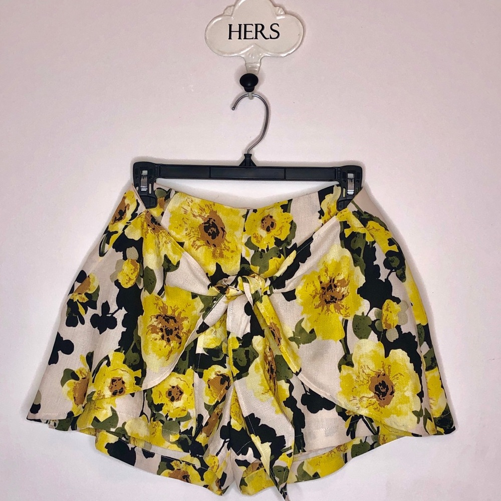 Floral print tie front shorts- J.O.A Los Angeles